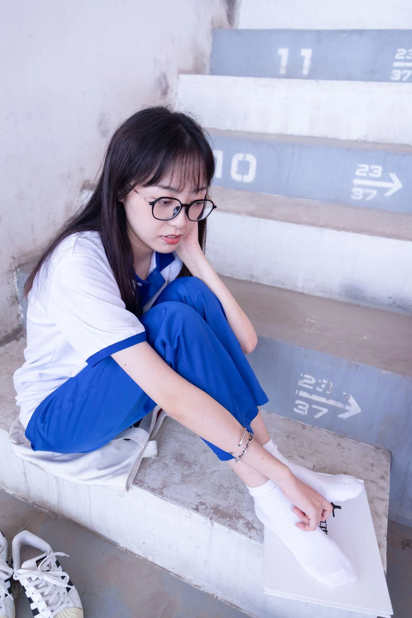 [BoBoSocks袜啵啵]NO.002 稚予-校服、贝壳头、白棉袜、裸足 [139P]插图3